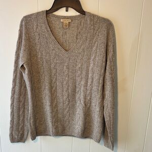 Cashmere 100% Vertical Design Cable-Knit V-Neck  Sweater in Gray
